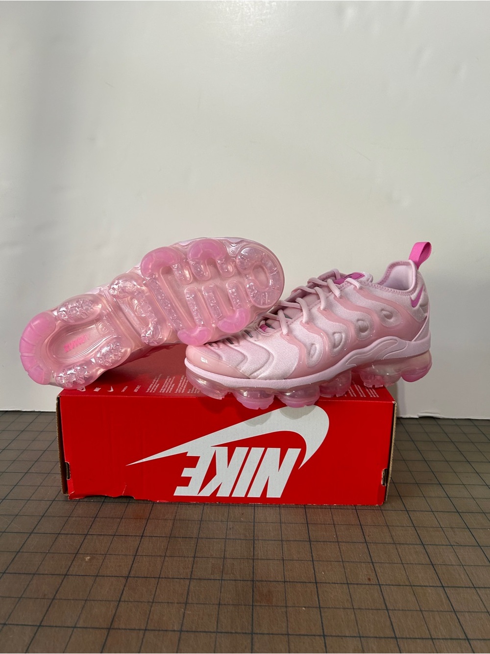 Nike Air Vapormax Plus ‘Pink Foam’ - Picture 5 of 6